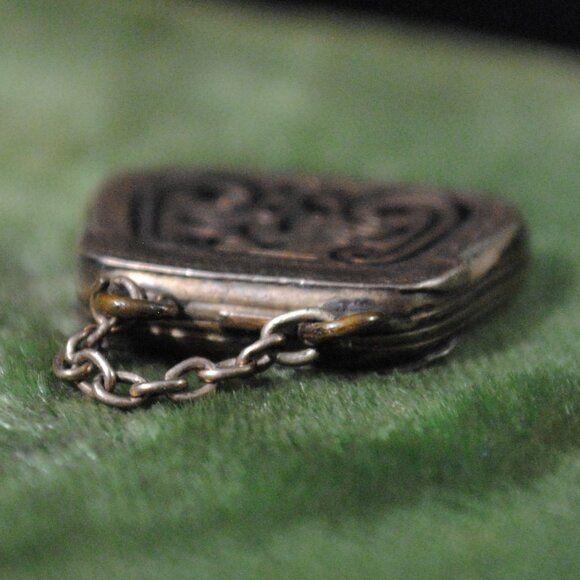 Antique Victorian Two-Sided Engraved Gold-filled Purse Locket Taille d'Épargne - Picture 5 of 9